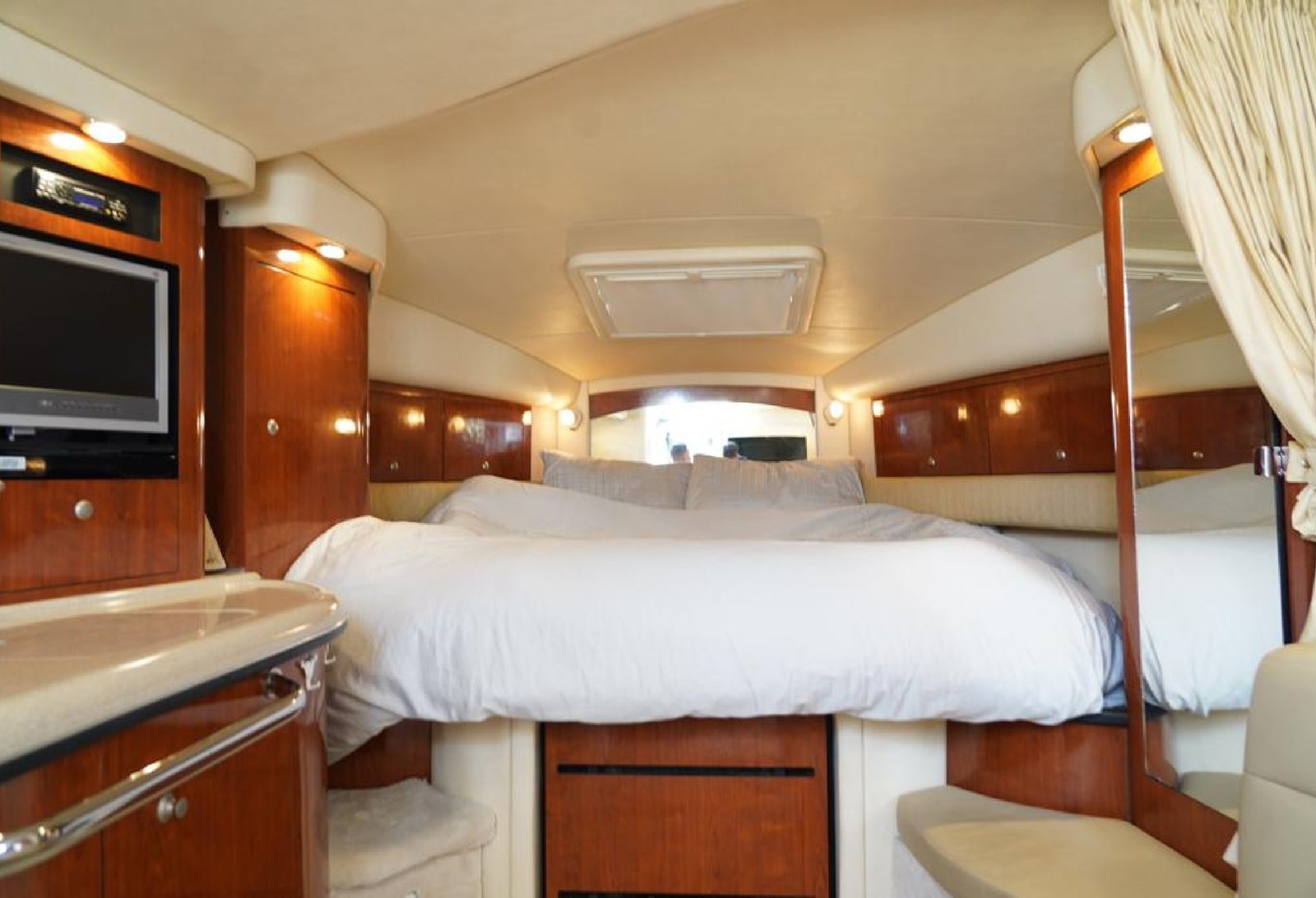 40 feet cruiser-Amanos-yachts-dubai-Cruises-UAE